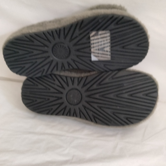 UGG fluff yeah that  slides size 8 - Picture 6 of 16